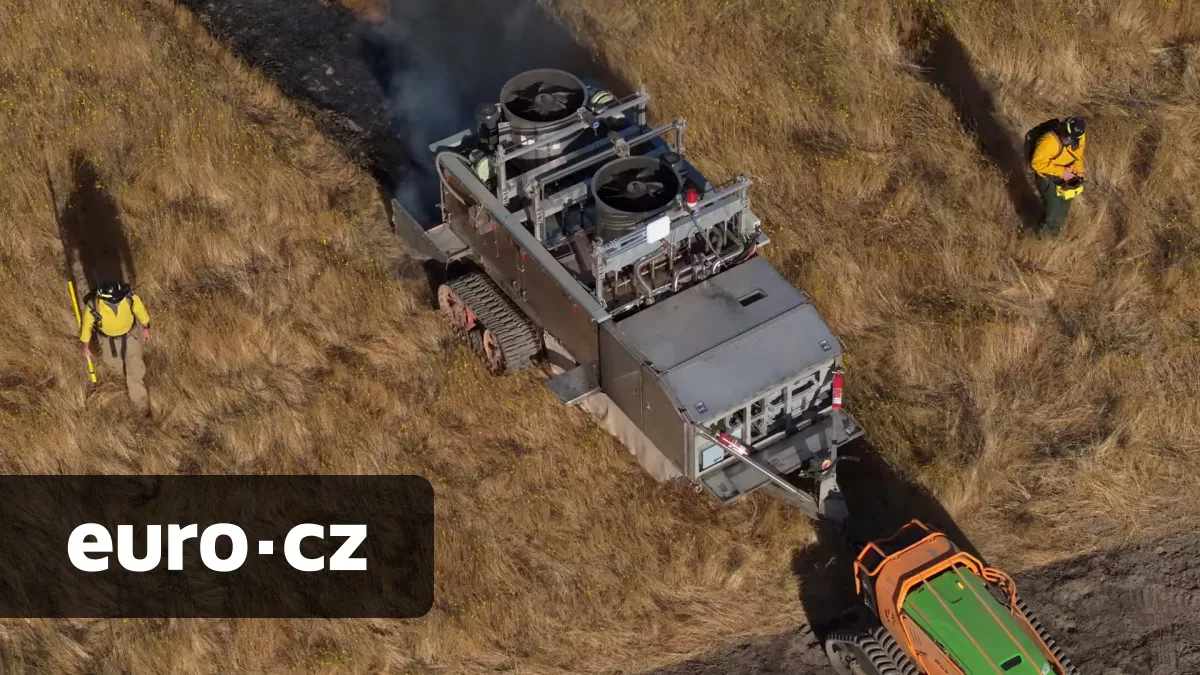 Ohněm proti ohni. Unikátní robot od kalifornské společnosti BurnBot zabrání vzniku požárů tím, že spálí rizikovou vegetaci