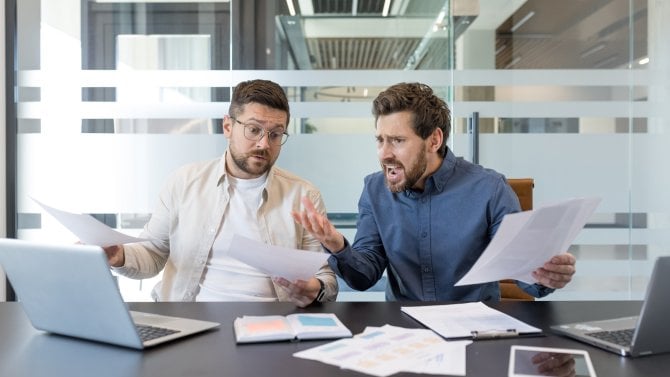Čím víc práce rukama, tím větší frustrace. Nejspokojenější jsou ti Češi, kteří zastávají kancelářské profese, ukazuje průzkum
