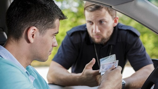 24. 8. 23/1x /řidič, kontrola, doklady, policie