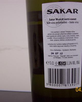 SAKAR MUSKAT, bílé víno polosladké, víno z Bulharska, alk. 11,5% obj. Víno bylo falšováno přídavkem 76 % vody a nepovoleným přídavkem syntetického glycerolu. Ve víně byla zjištěna přítomnost maltózy.