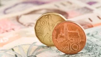 České mince v hodnotě deseti a dvaceti korun