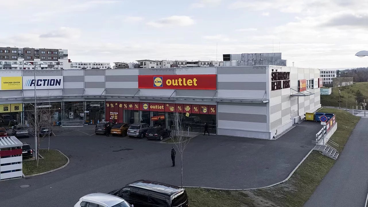 Novou outletovou prodejnu obchodního řetězce Lidl najdete v Praze na adrese Kutnohorská 531, 102 00 Štěrboholy v Retail Parku.