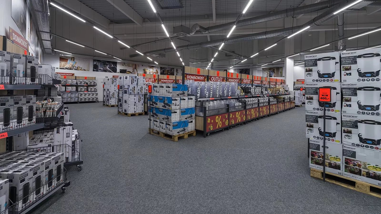Pro zákazníky je navíc připraven po celou prodejní dobu i doplňkový sortiment nápojů a kávy.