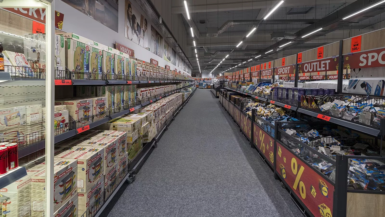 Lidl má první outlet prodejnu. Některé zboží koupíte se slevou 70