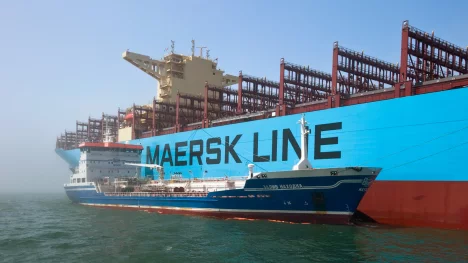 Náhledový obrázek - Zpátky do Suezu. Kontejnerový gigant Maersk znovu přesměroval své lodě, aby se vyhnul jemenským povstalcům v Rudém moři