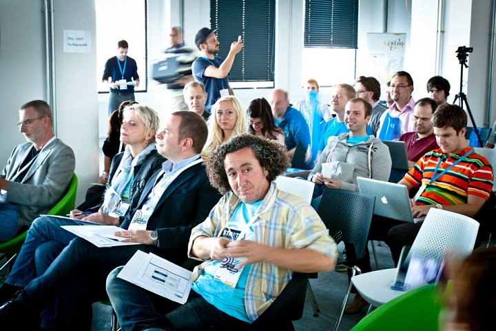 V popředí čtyři z pěti porotců: zprava Fadi Bishara, Richard Seewald, Silke Horáková a Eduard Mika.