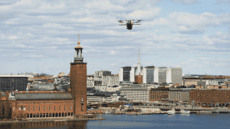 Záchranářský dron nad Stockholmem