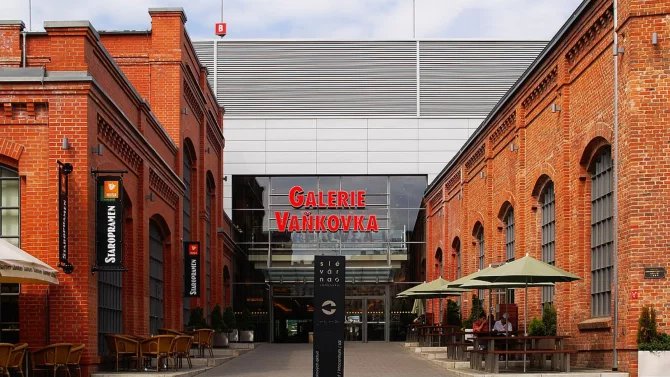 Galerie Vaňkova - vstup do obchodního centra