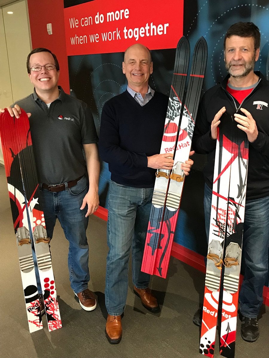 V létě golf a v zimě lyže.