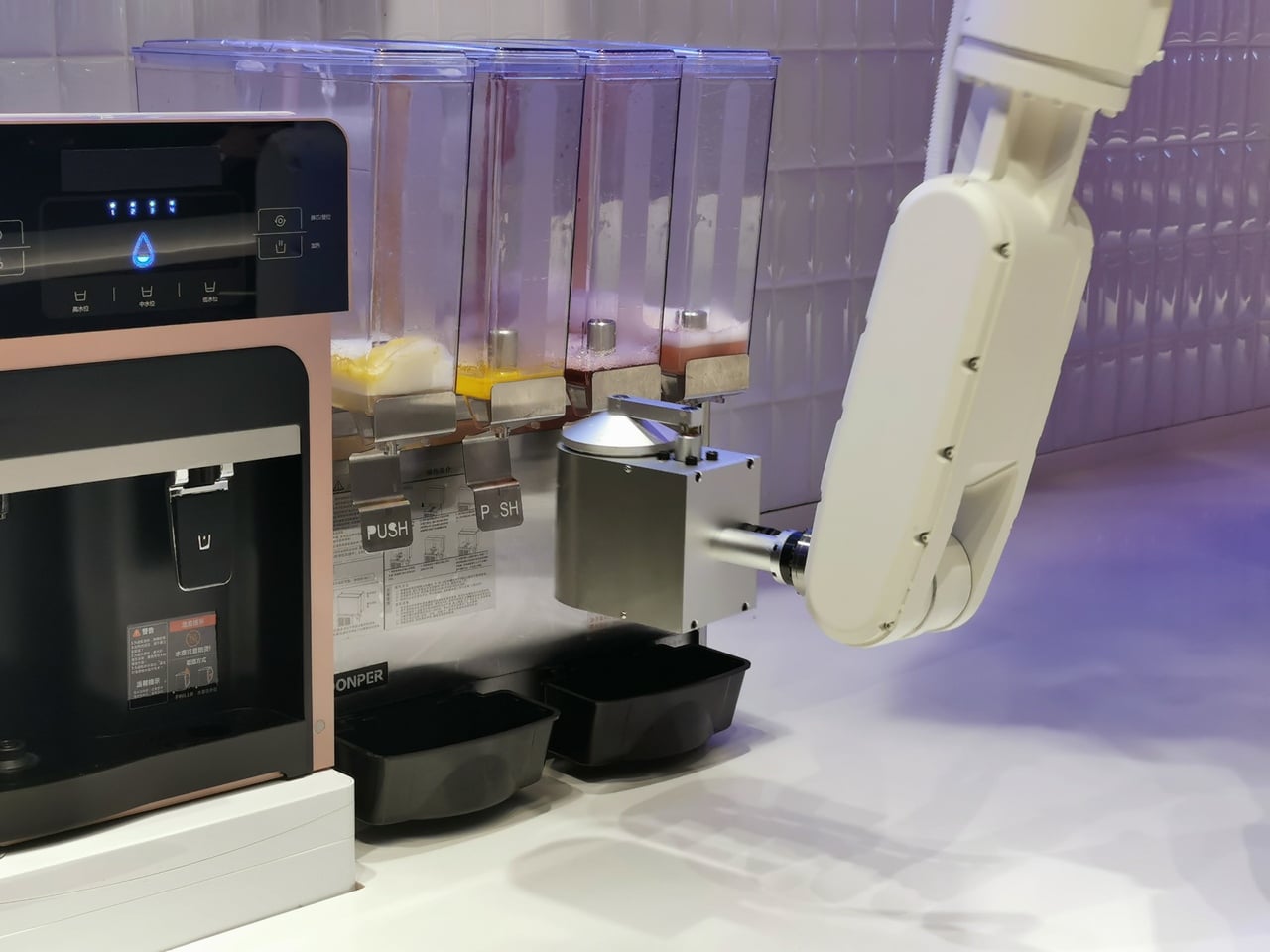 Robotický bar v Číně