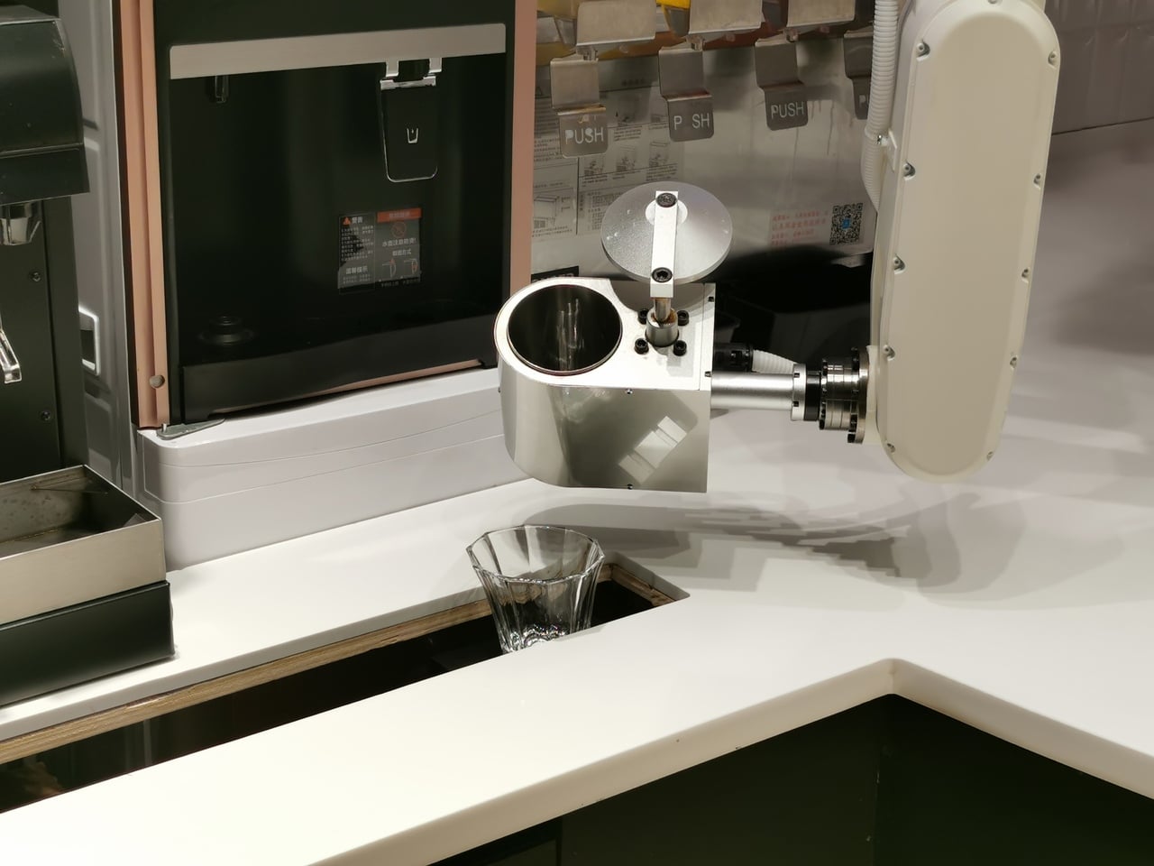 Robotický bar v Číně