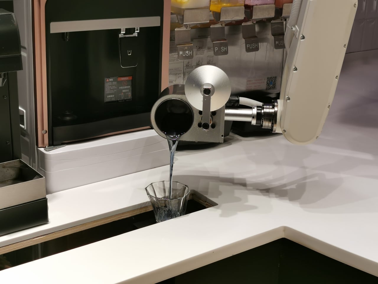 Robotický bar v Číně