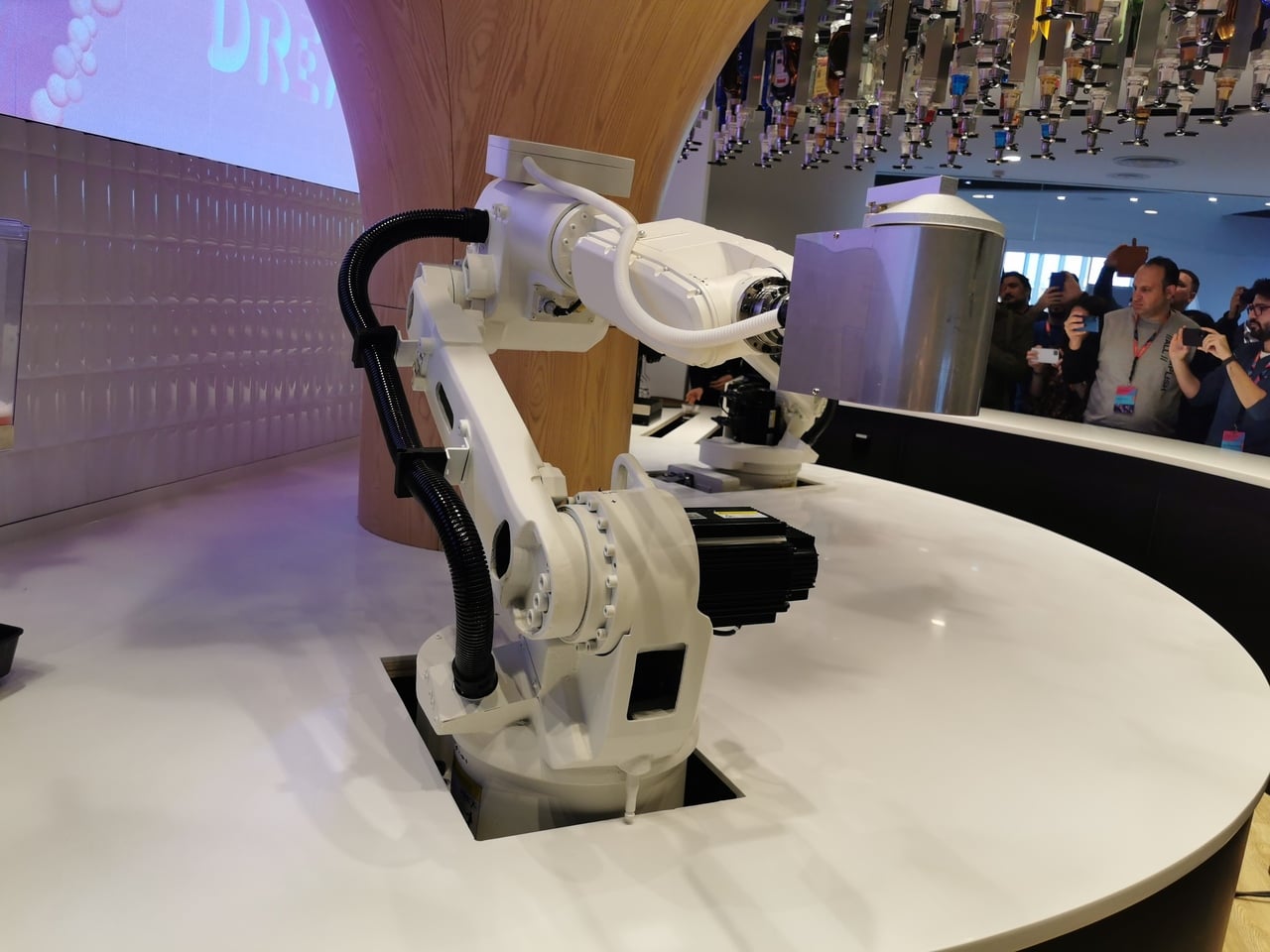 Robotický bar v Číně