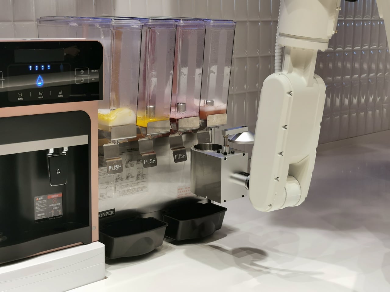 Robotický bar v Číně