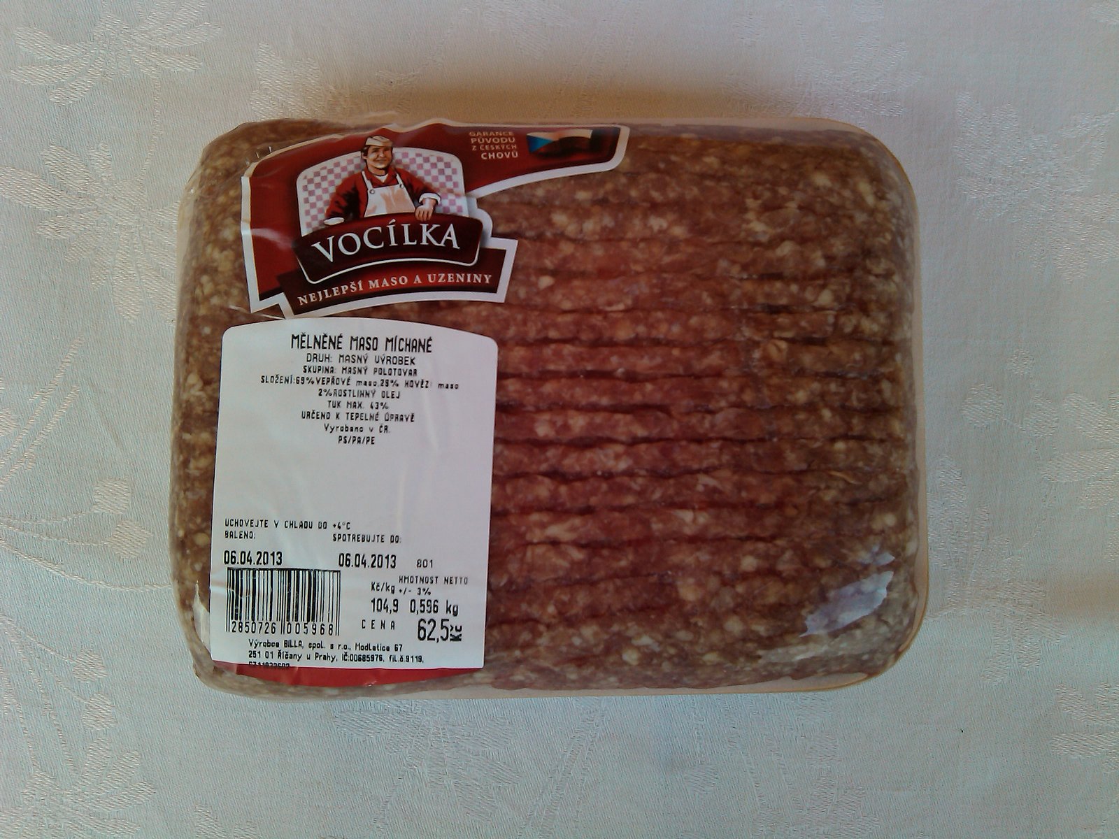 Mělněné maso míchané, polotovar: 98 % masa, 0,59 kg za 62,50 Kč, 104,90 Kč/kg výrobku, Billa - Vocílka, obsahuje rostlinný olej