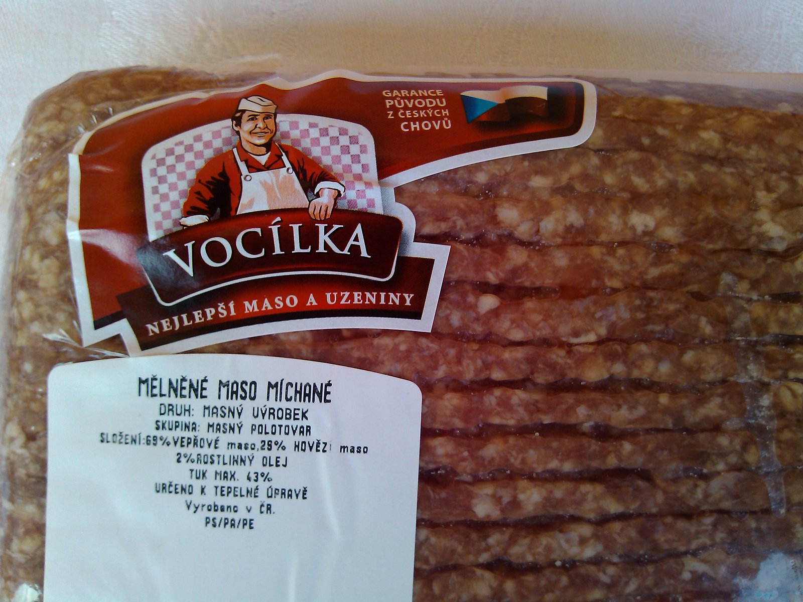 Mělněné maso míchané, polotovar: 98 % masa, 0,59 kg za 62,50 Kč, 104,90 Kč/kg výrobku, Billa - Vocílka, obsahuje rostlinný olej