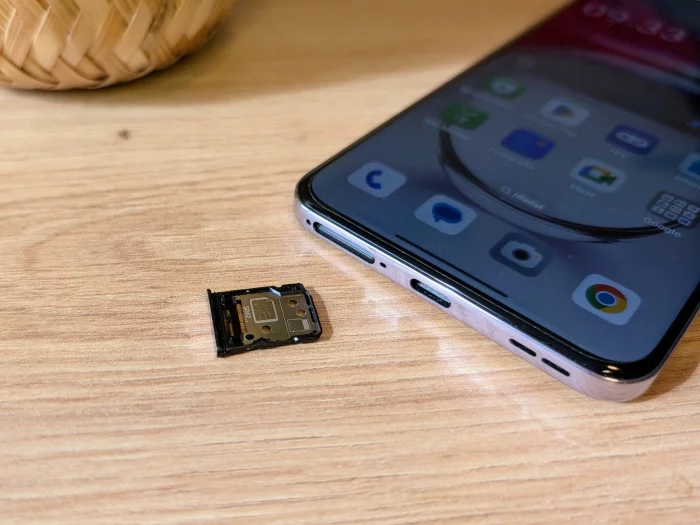 Oppo stále drží ochrannou ruku nad microSD slotem