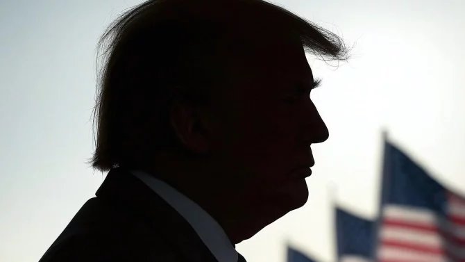 Virtuál Trump Mobile nabídne Američanům 5G a zlatý smartphone