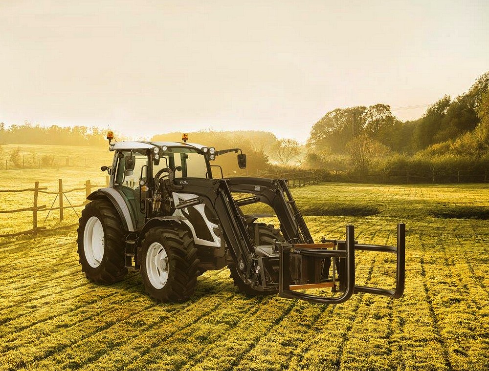 Valtra SmartTour Tractor on Continental TractorMaster 4