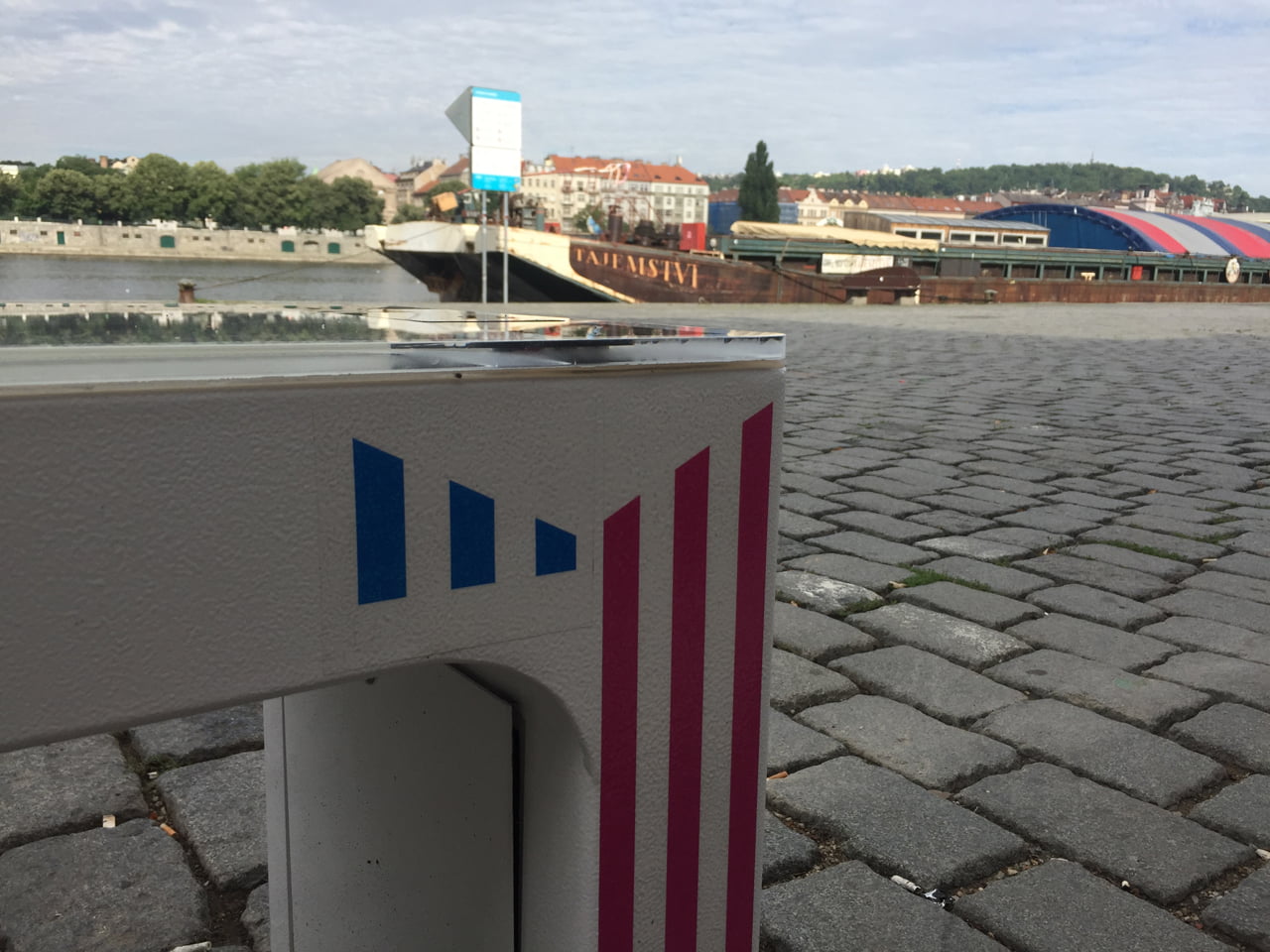 Chytré odpadkové koše Bigbelly v ulicích Prahy