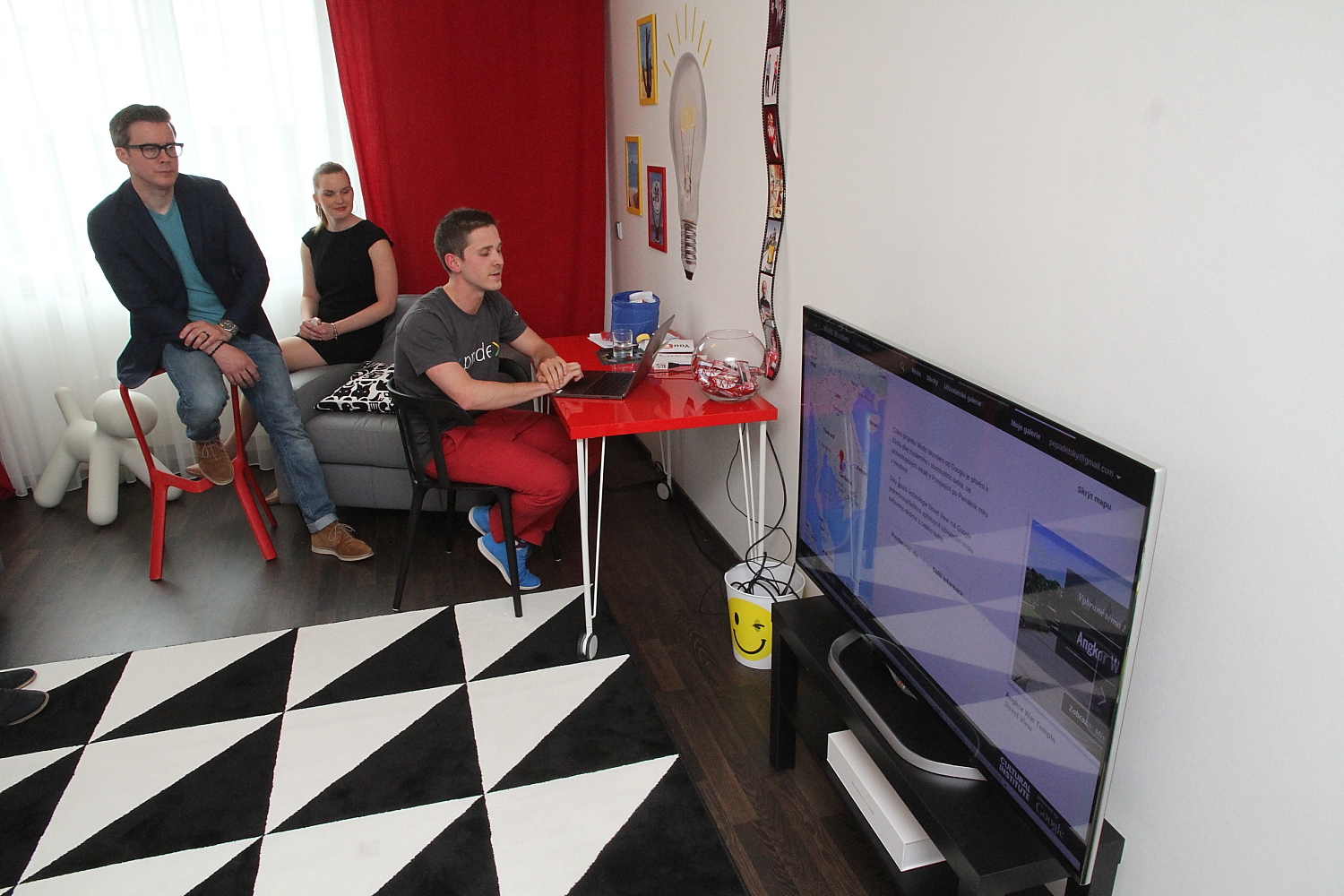 Můj bratr má na Google Drive uložený soubor "Známky - neotvírat!" Co v něm asi bude?