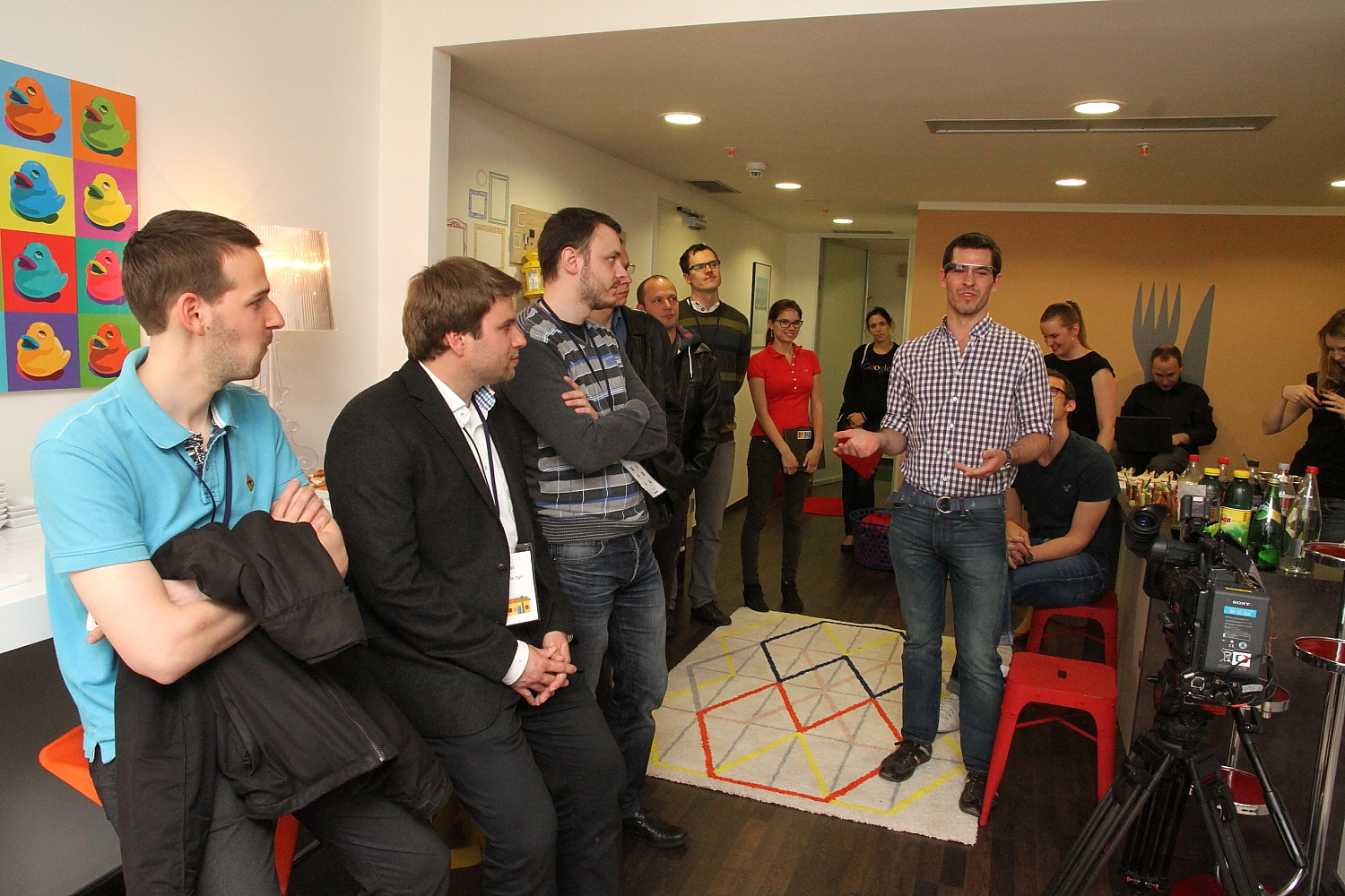 Chce si někdo vyzkoušet Google Glass?