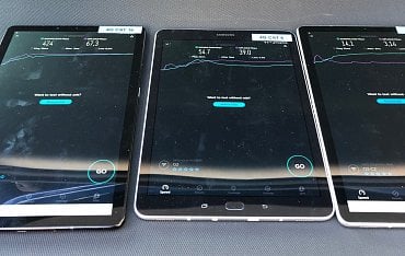 Porovnání rychlostí (zleva): 4G CAT 16 (474 Mb/s), 4G CAT 6 (54,7 Mb/s), 3G (14,1 Mb/s)
