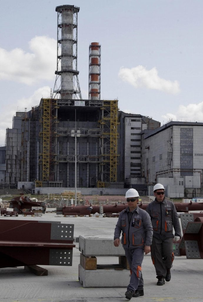 2014-10-novc3bd-c48dernobylskc3bd-kryt-roste-penc3adze-jsou-1.jp