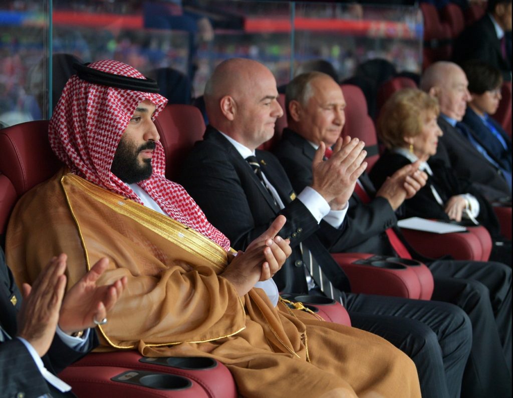 Princ Mohammed Bin Salman (vlevo) během fotbalového šampionátu Fifa 2018