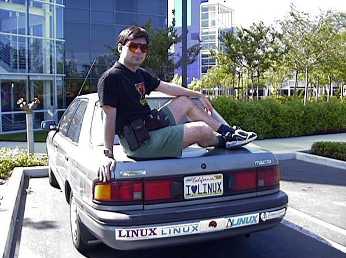 Nevíme sice kdo to je, ale máme ho v redakci na zdi už deset let. Je to náš životní vzor!