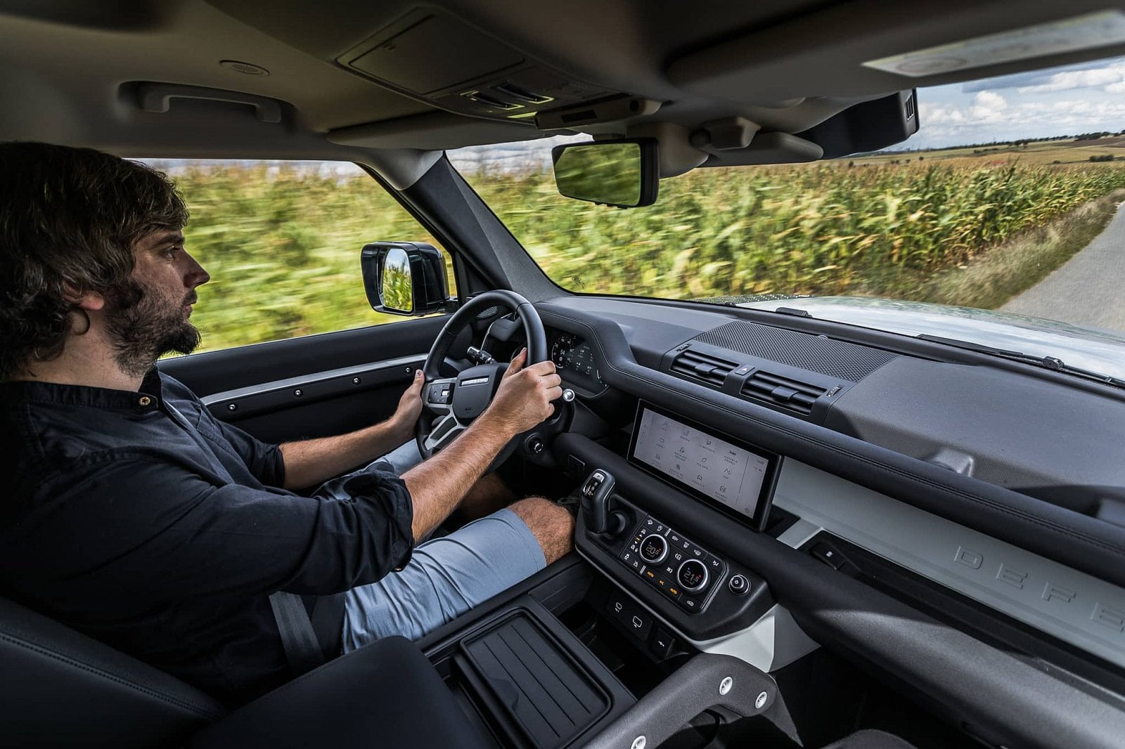2020-10-lr-defender-a-predchudci-25.jpg