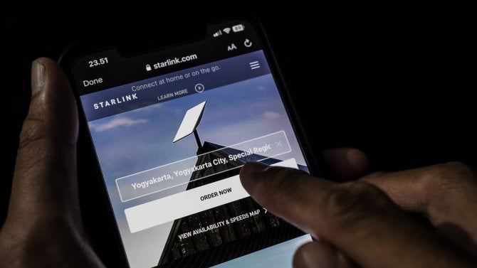 Muskův Starlink čelil největšímu výpadku. Selhal software, bez internetu byly desítky tisíc uživatelů