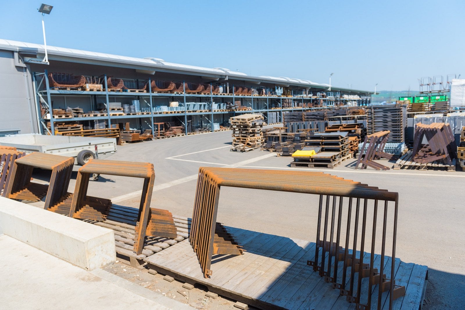 Venkovní prostory a sklady mmcité