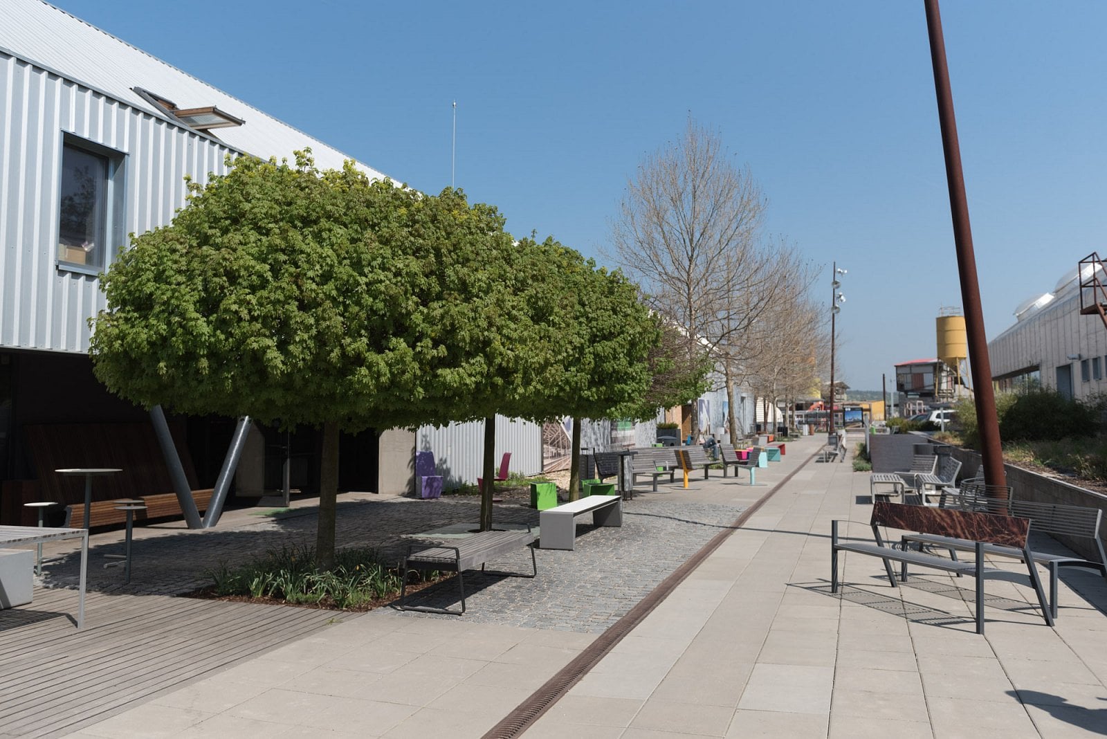 Pohled na venkovní showroom mmcité