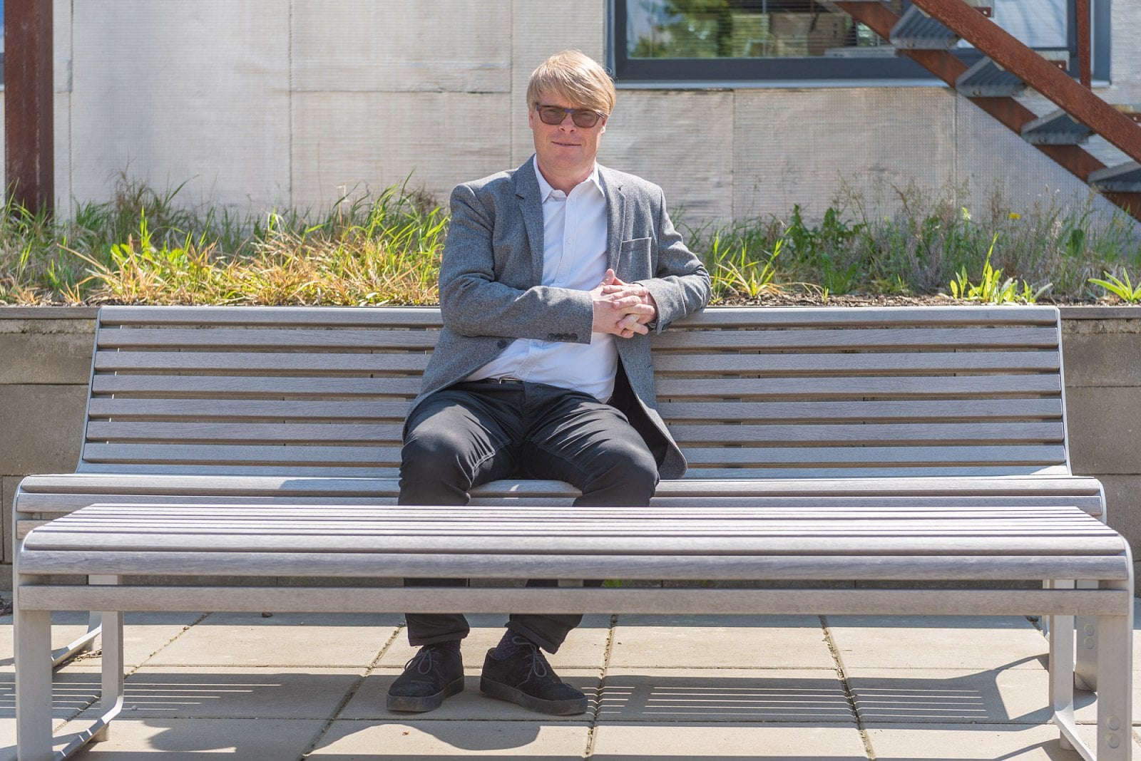 Spoluzakladatel a hlavní designér David Karásek na olympijské lavičce