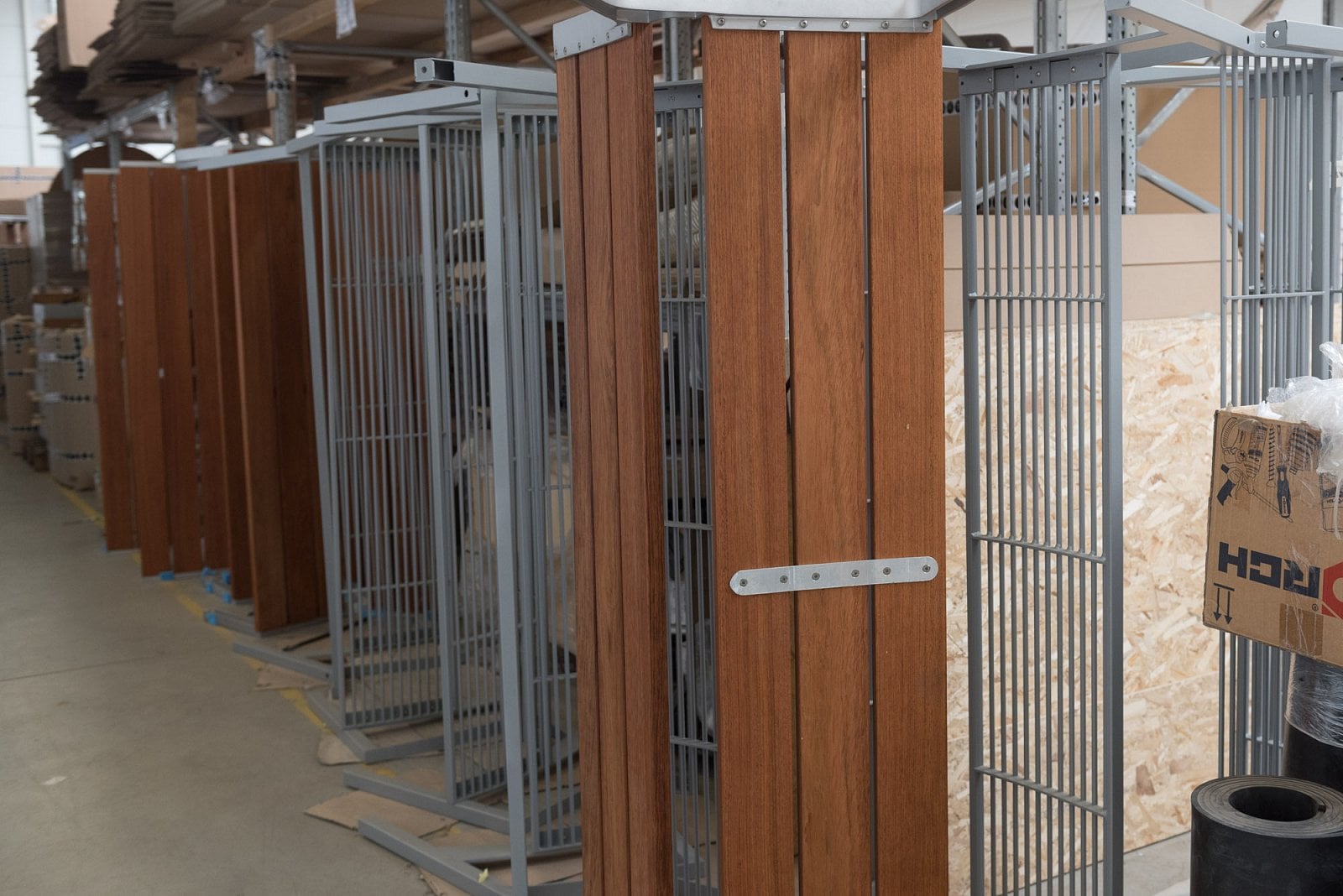 Rozpracované lavičky v mmcité