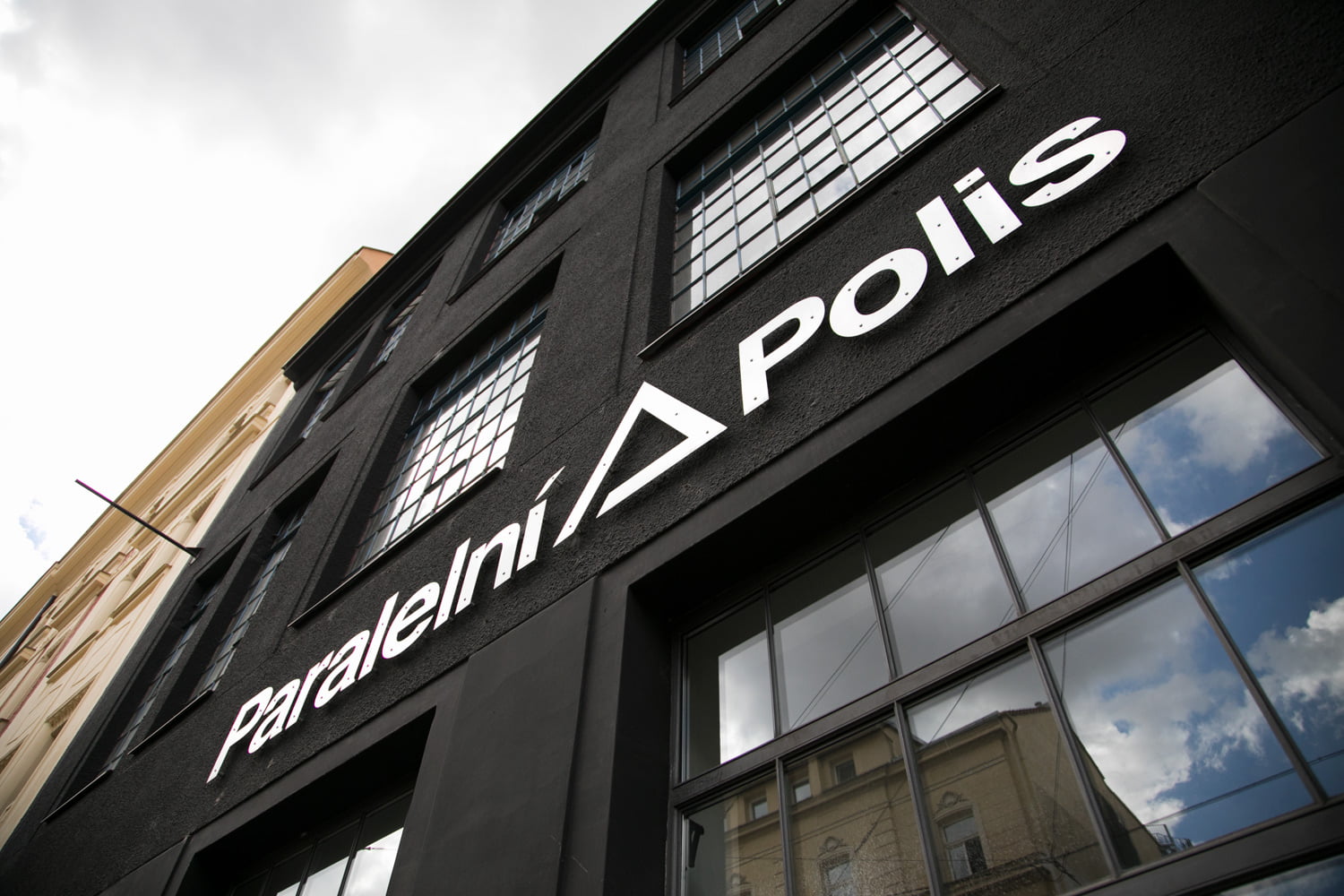 Paralelní Polis