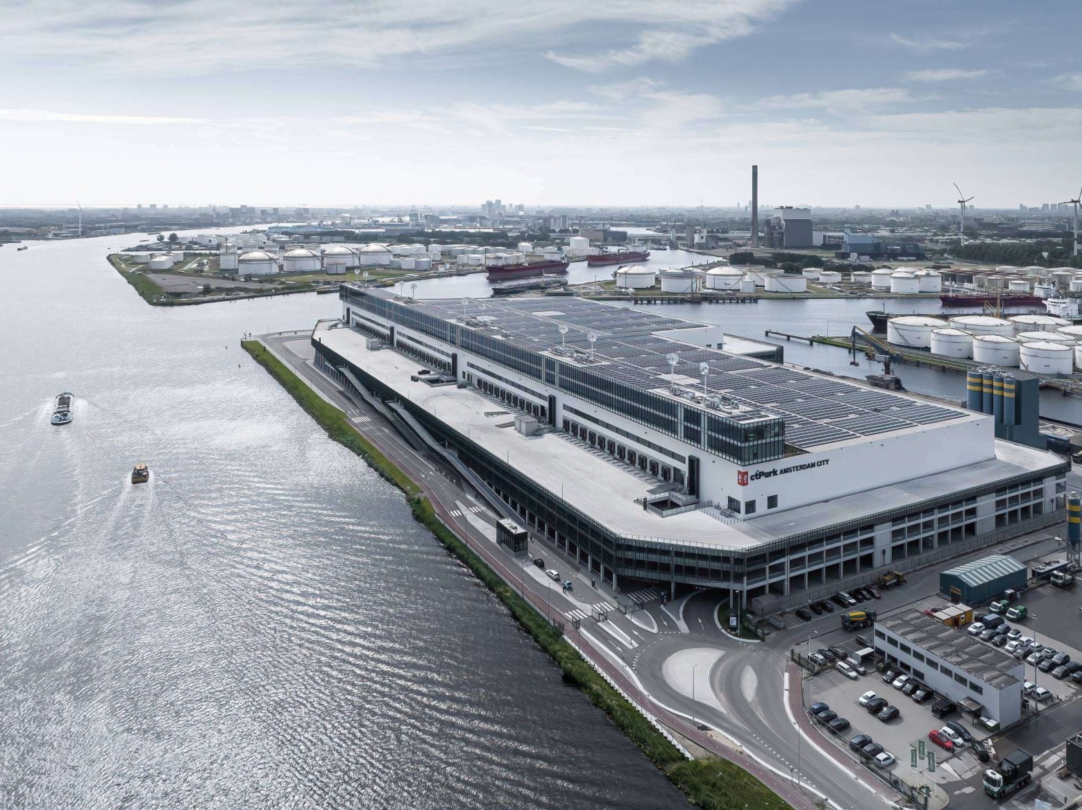 Vícepodlažní logistická hala CTP v Amsterodamu