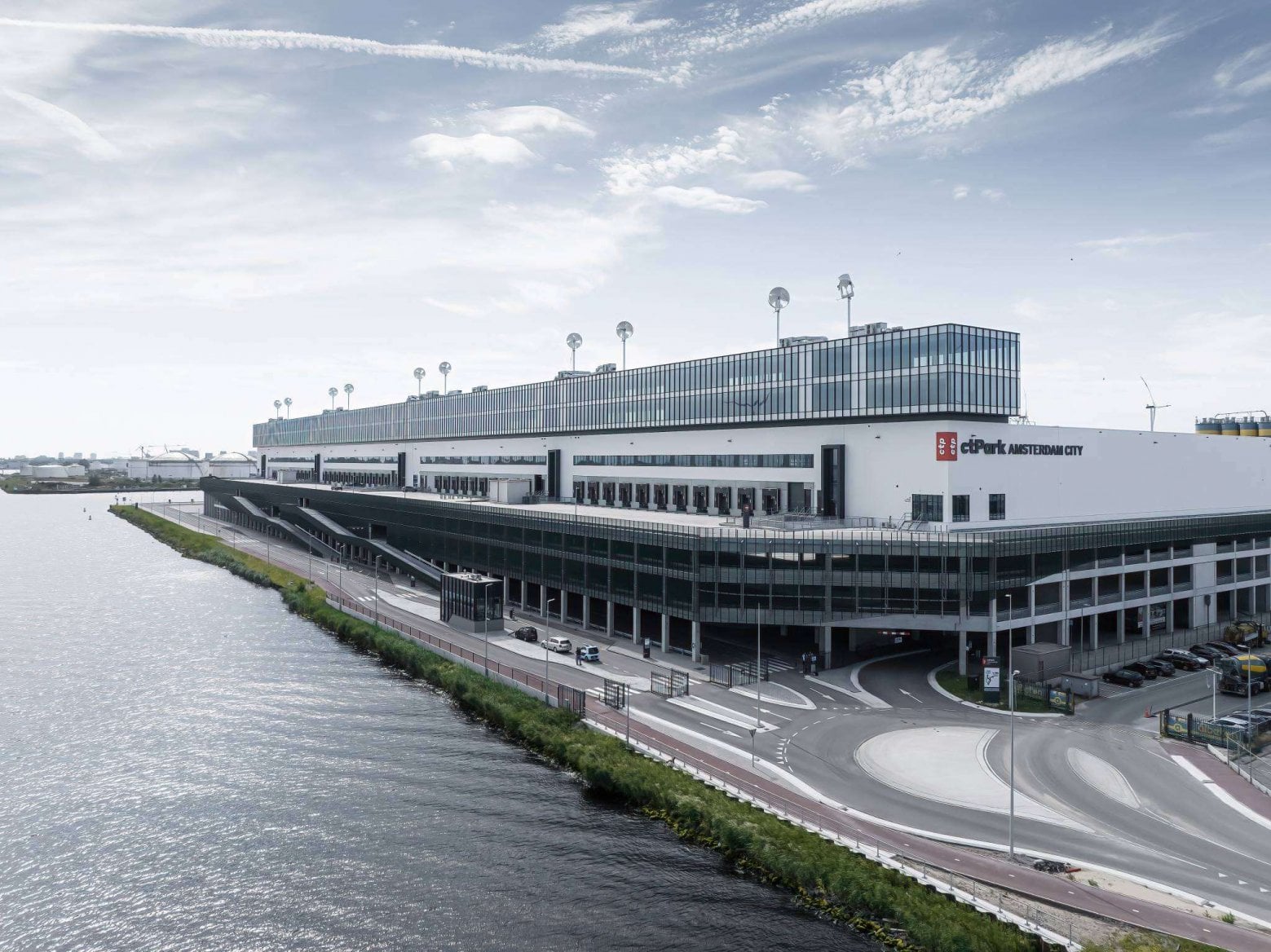 Vícepodlažní logistická hala CTP v Amsterodamu