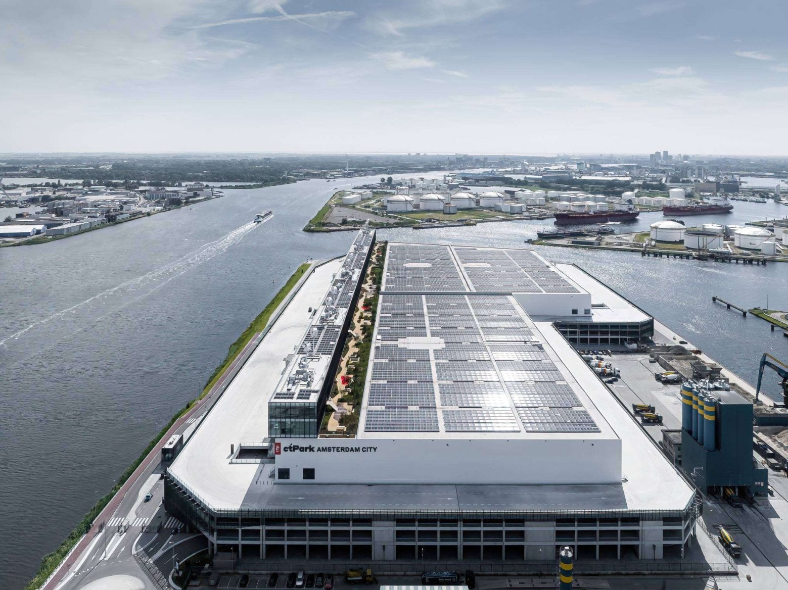 Vícepodlažní logistická hala CTP v Amsterodamu