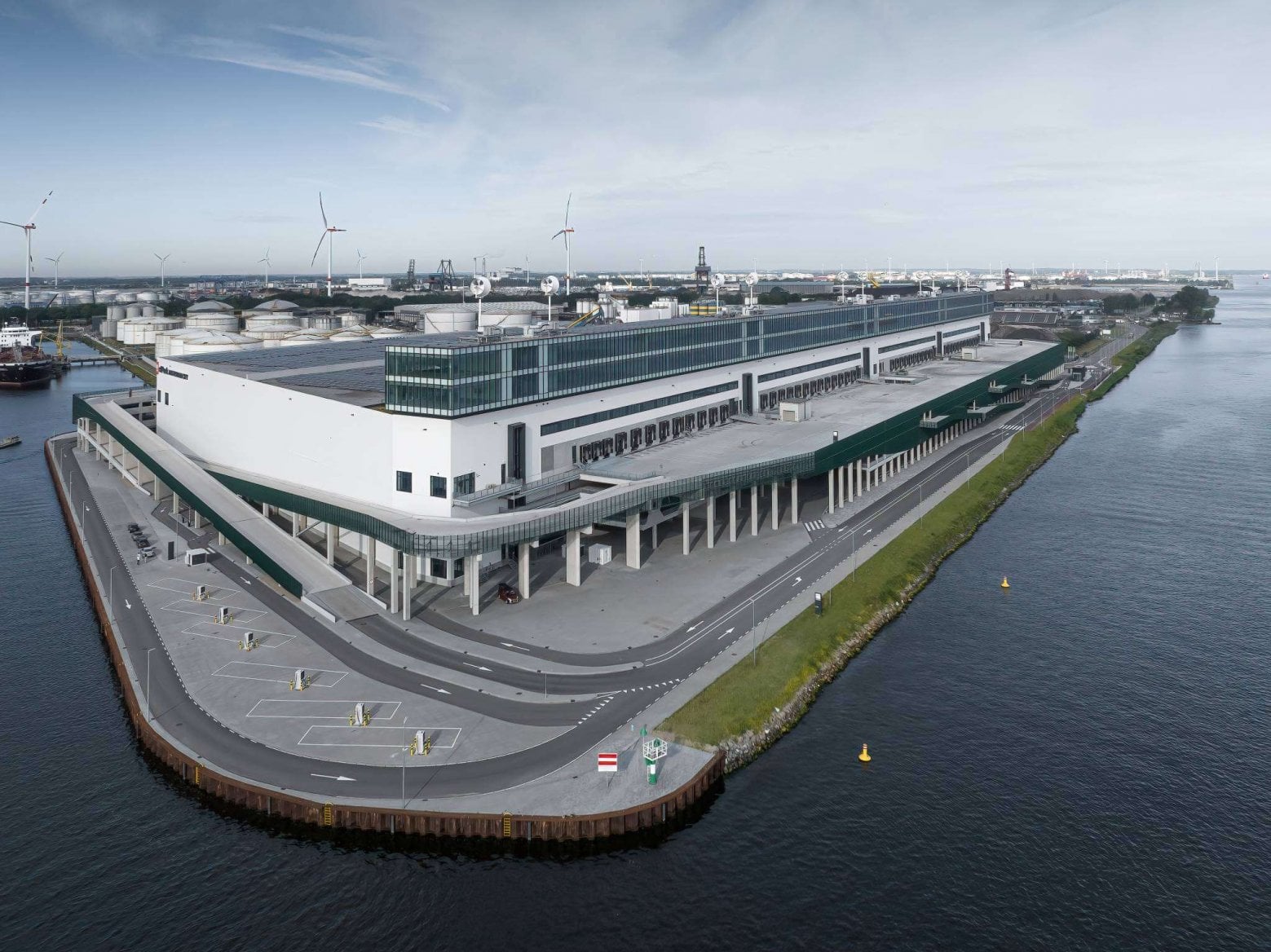 Vícepodlažní logistická hala CTP v Amsterodamu