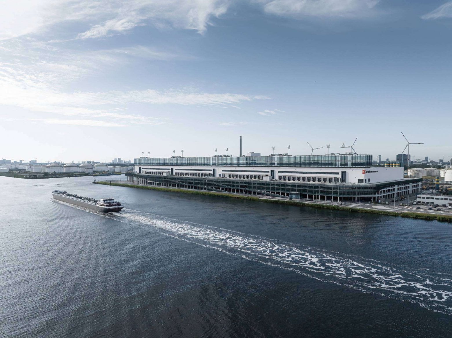 Vícepodlažní logistická hala CTP v Amsterodamu