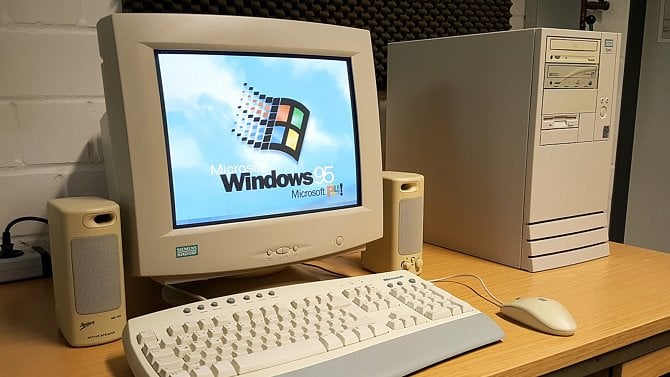 Windows 95 starý počítač