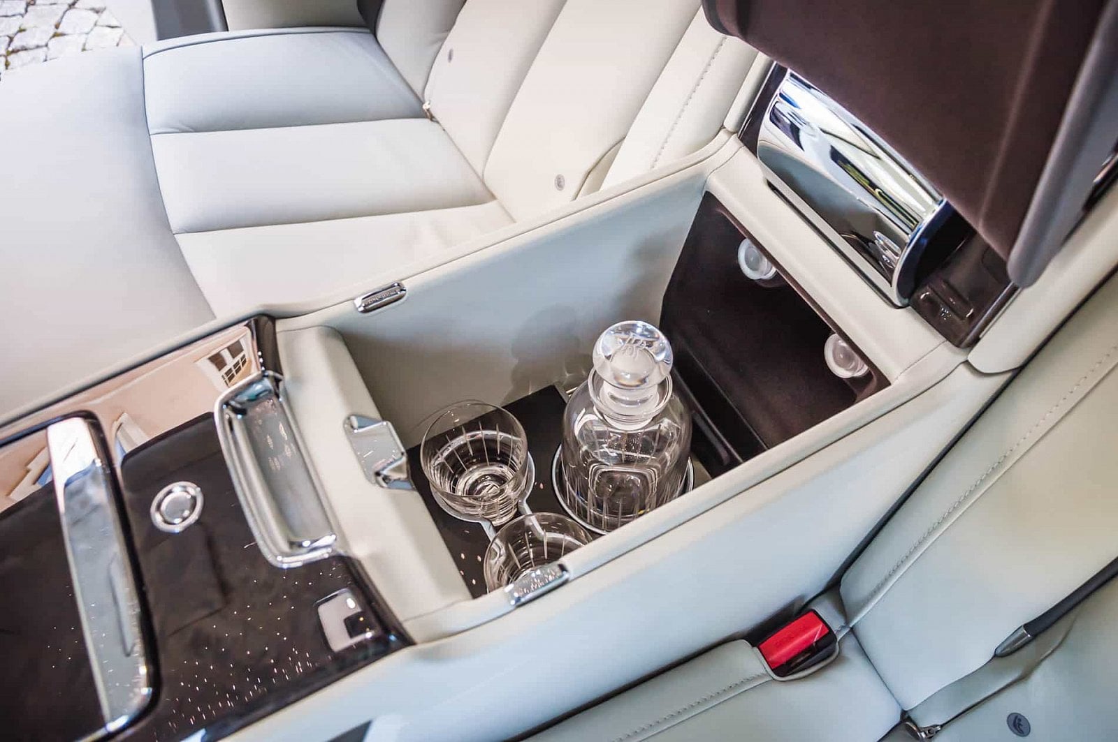 2019-09-Rolls-Royce-Phantom-dojmy-10-of-22.jpg