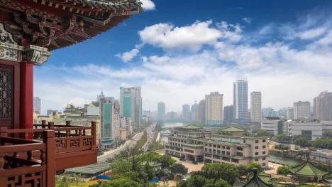 Náhledový obrázek - Čínskou ekonomiku trápí obří přebytky. V krizi je hlavně realitní trh, domácnosti už kvůli tomu přišly o 18 bilionů dolarů