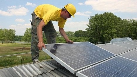 Náhledový obrázek - V Česku může být přes milion zdrojů energie. Střešní panely a mikrokogenerace zažívají boom