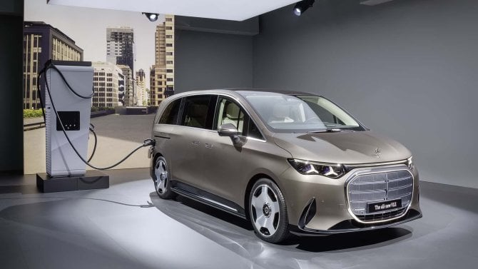 Mercedes představil model VLE a nejen konkurentům spadla brada. Tahle dodávka je spíš „esko“ na chůdách