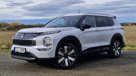 Test Mitsubishi Outlander PHEV 4×4 Intense (2025): Čekání se vyplatilo