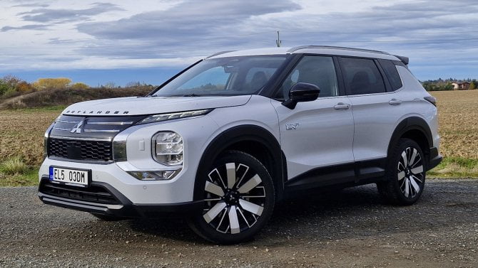 Test Mitsubishi Outlander PHEV 4×4 Intense (2025): Čekání se vyplatilo