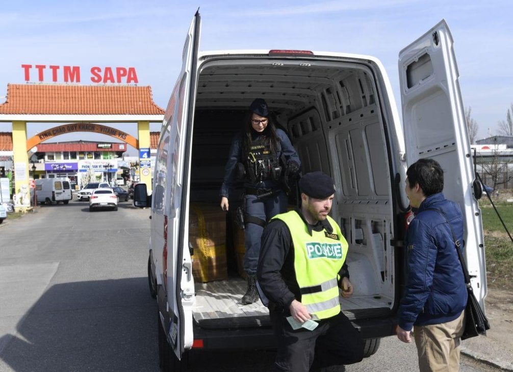 2010-06-policie-celnc3adci-kontrola-sapa-c48dtk-2.jpg